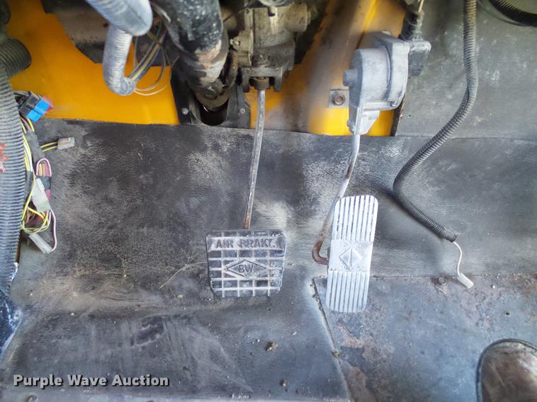 image for item DC7962 1998 International 3800 Amtran school bus