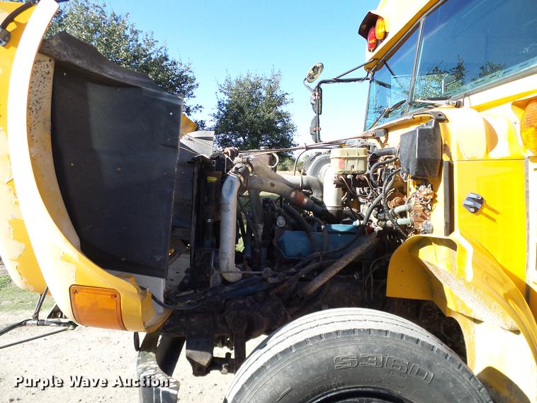 image for item DC7971 1995 International 3800 Blue Bird school bus