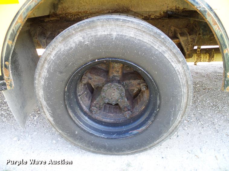 image for item DC7971 1995 International 3800 Blue Bird school bus