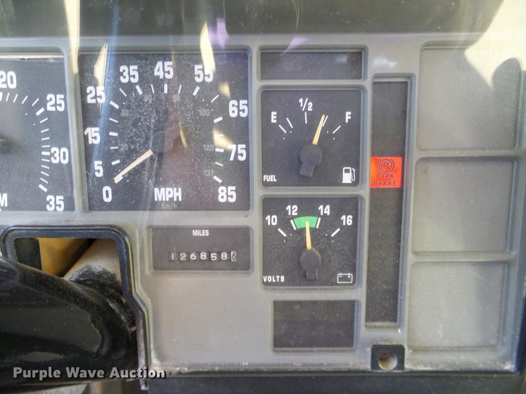 image for item DC7973 1998 International 3800 Carpenter school bus