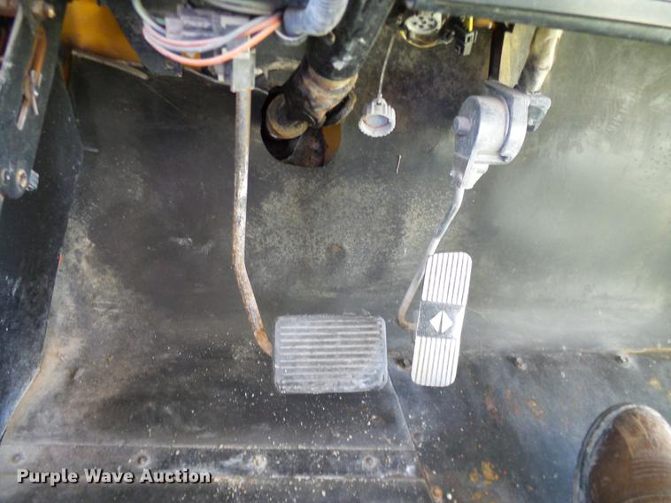 image for item DC7973 1998 International 3800 Carpenter school bus