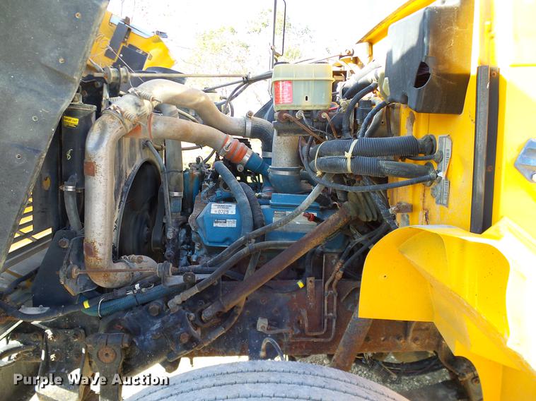 image for item DC7973 1998 International 3800 Carpenter school bus