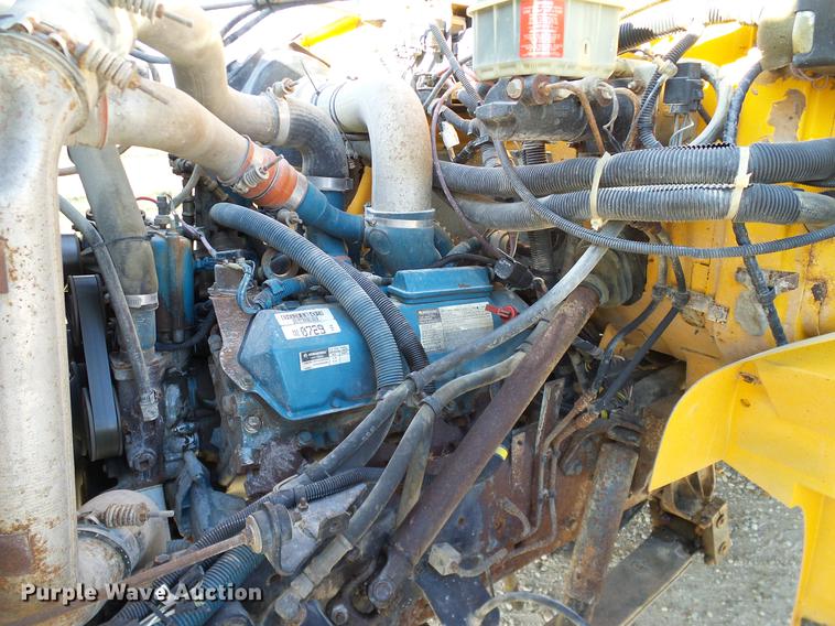 image for item DC7973 1998 International 3800 Carpenter school bus