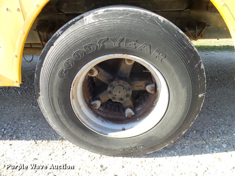 image for item DC7973 1998 International 3800 Carpenter school bus