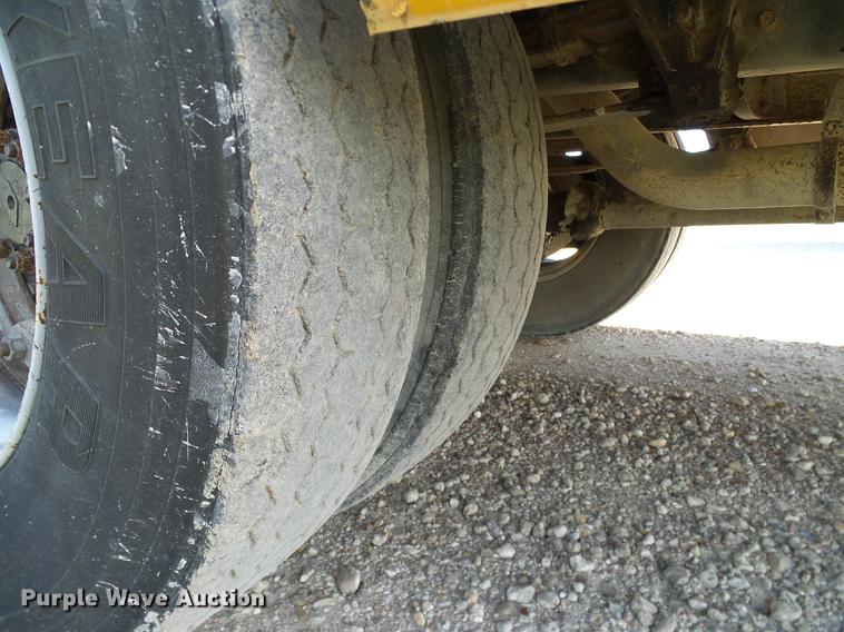 image for item DC7973 1998 International 3800 Carpenter school bus