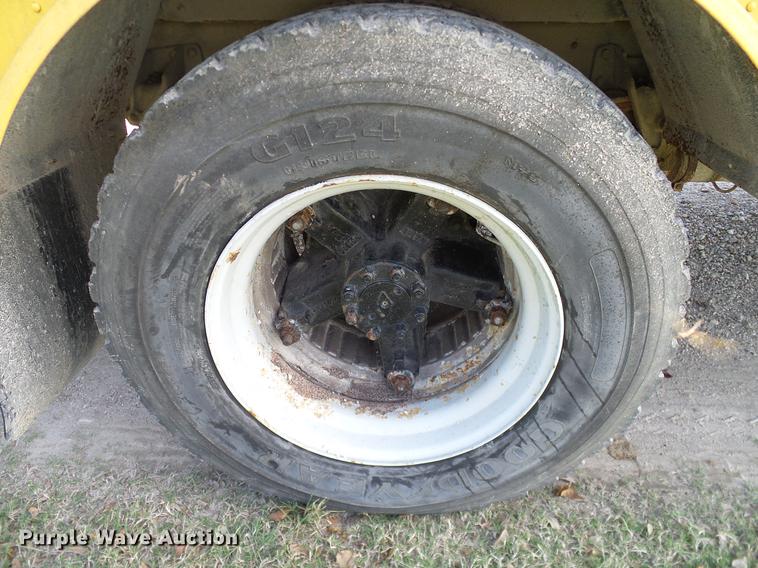 image for item DC7974 1997 International 3800 Thomas school bus