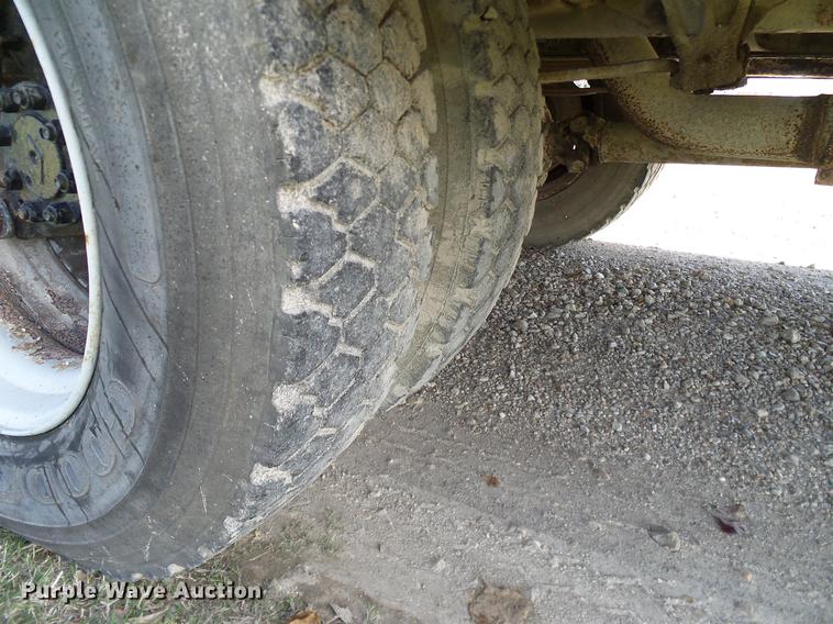 image for item DC7974 1997 International 3800 Thomas school bus