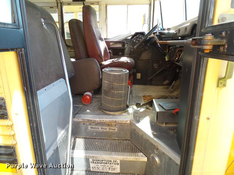 image for item DC7983 1999 International 3800 school bus