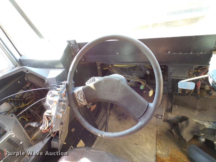 image for item DC7983 1999 International 3800 school bus