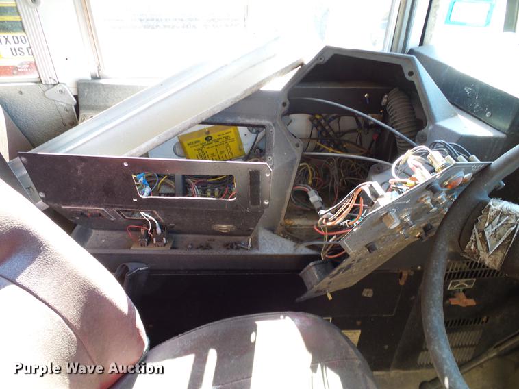 image for item DC7983 1999 International 3800 school bus