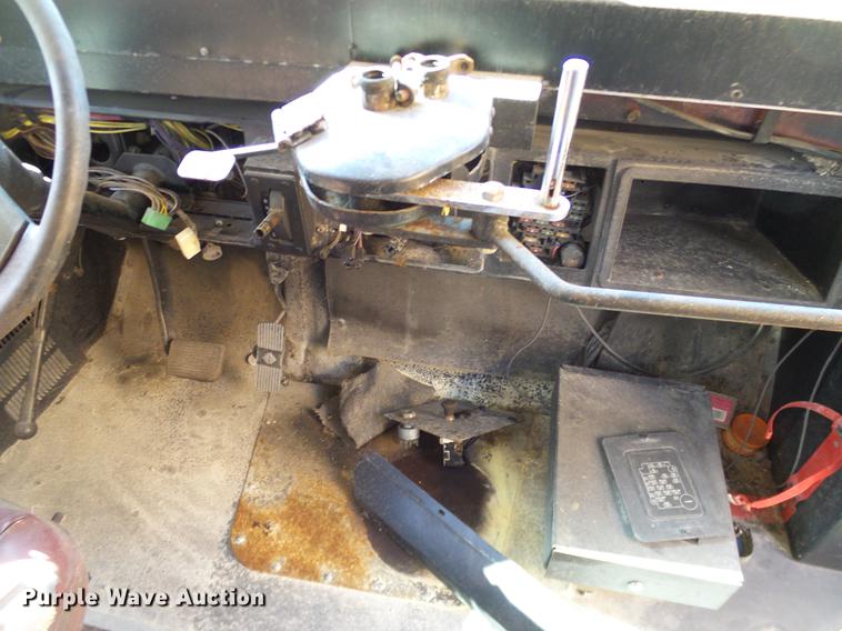 image for item DC7983 1999 International 3800 school bus