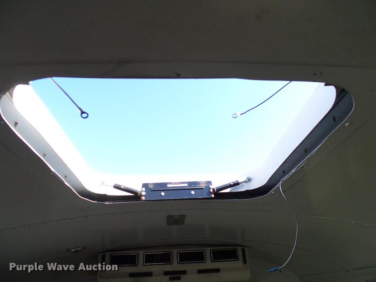 image for item DC7983 1999 International 3800 school bus