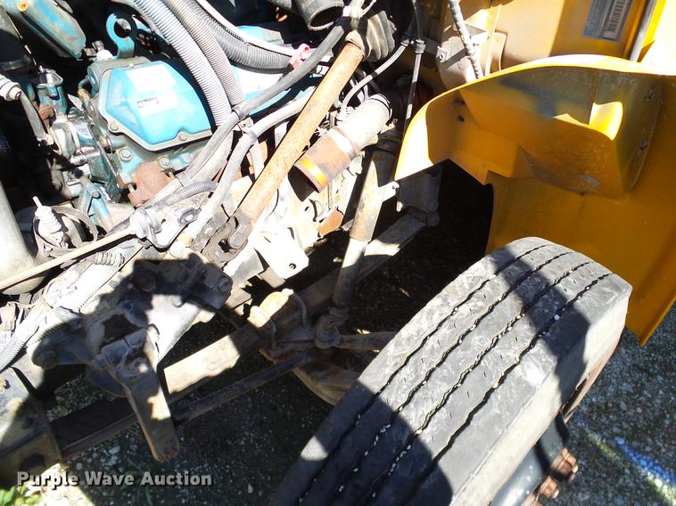 image for item DC7983 1999 International 3800 school bus