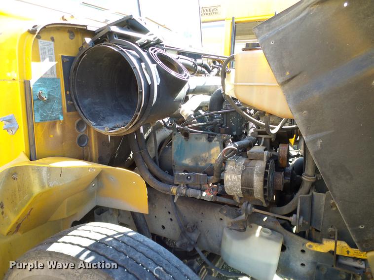 image for item DC7983 1999 International 3800 school bus