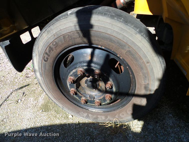 image for item DC7983 1999 International 3800 school bus