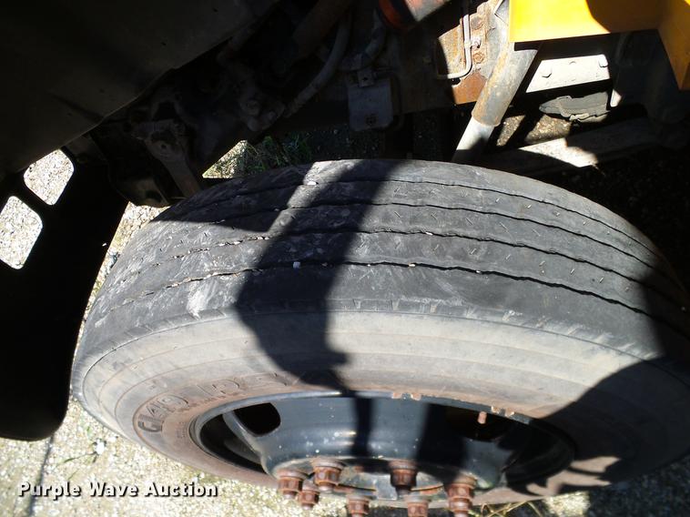 image for item DC7983 1999 International 3800 school bus