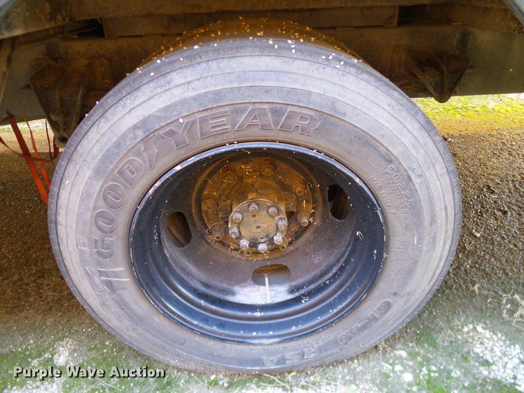 image for item DC7983 1999 International 3800 school bus