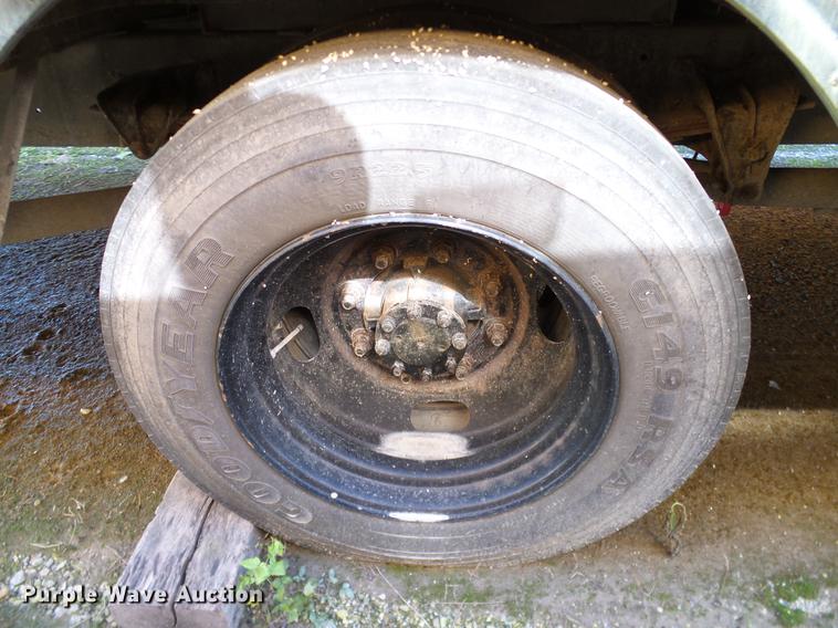 image for item DC7983 1999 International 3800 school bus