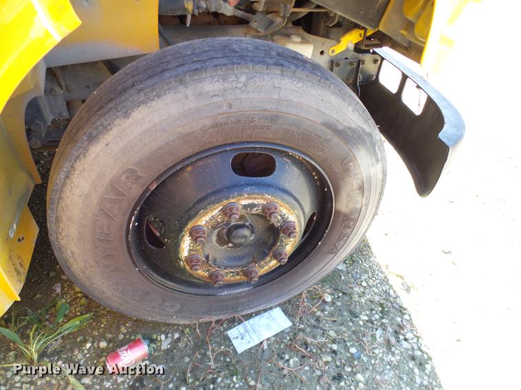 image for item DC7983 1999 International 3800 school bus