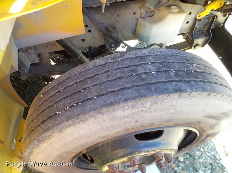 image for item DC7983 1999 International 3800 school bus