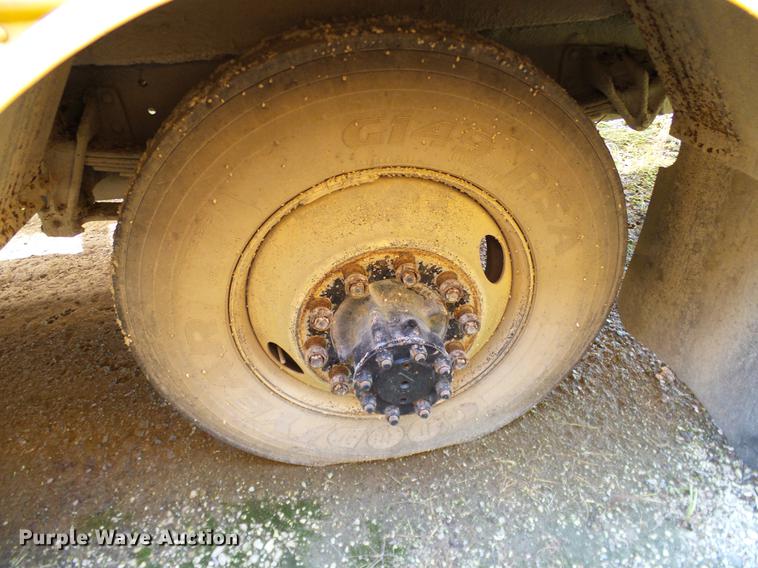 image for item DC7984 1998 International 3800 Thomas school bus