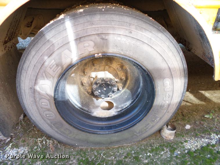 image for item DC7984 1998 International 3800 Thomas school bus