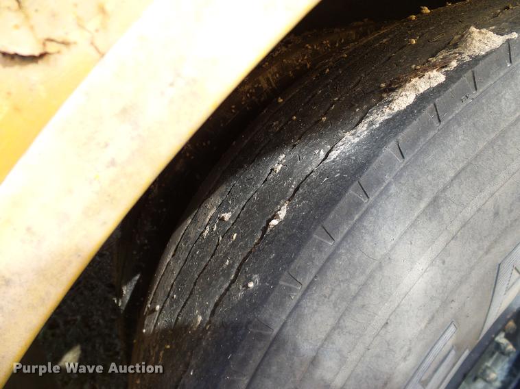 image for item DC7984 1998 International 3800 Thomas school bus