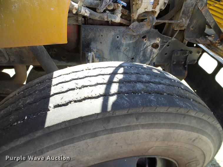 image for item DC7984 1998 International 3800 Thomas school bus