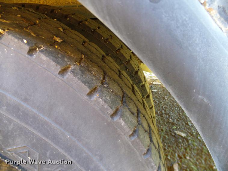 image for item DC7985 1997 International 3800 Blue Bird school bus