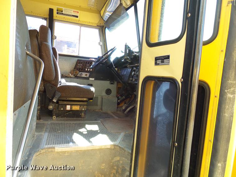 image for item DC7989 1990 International 3700 American Bus Corp. school bus