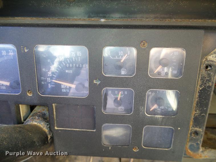 image for item DC7989 1990 International 3700 American Bus Corp. school bus