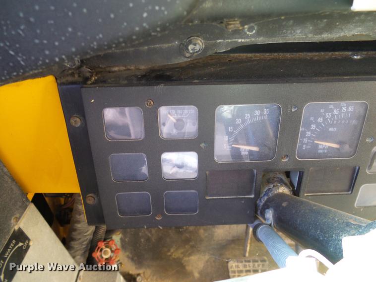 image for item DC7989 1990 International 3700 American Bus Corp. school bus