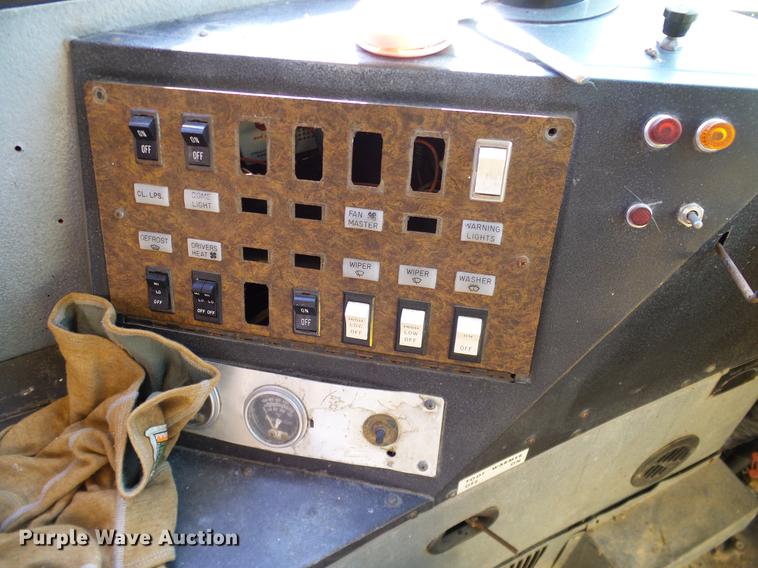 image for item DC7989 1990 International 3700 American Bus Corp. school bus