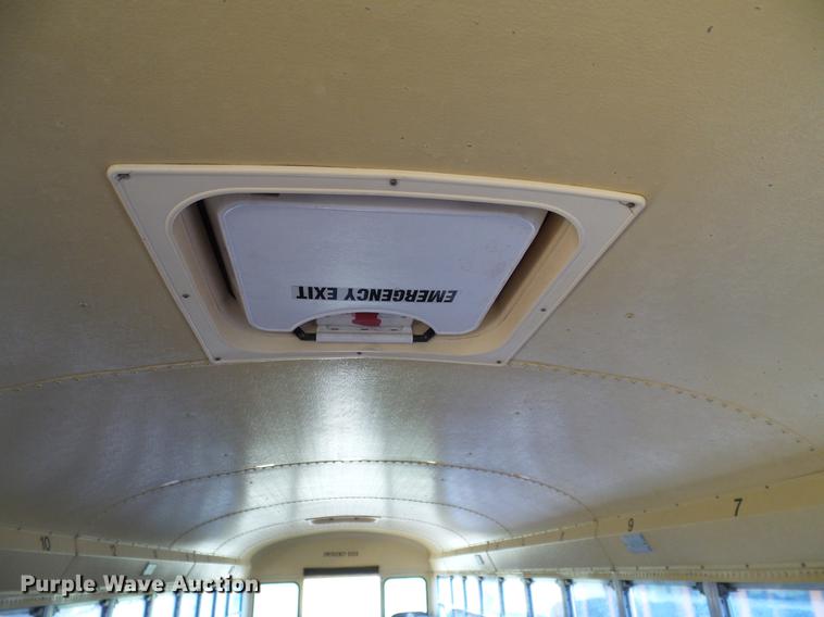 image for item DC7989 1990 International 3700 American Bus Corp. school bus