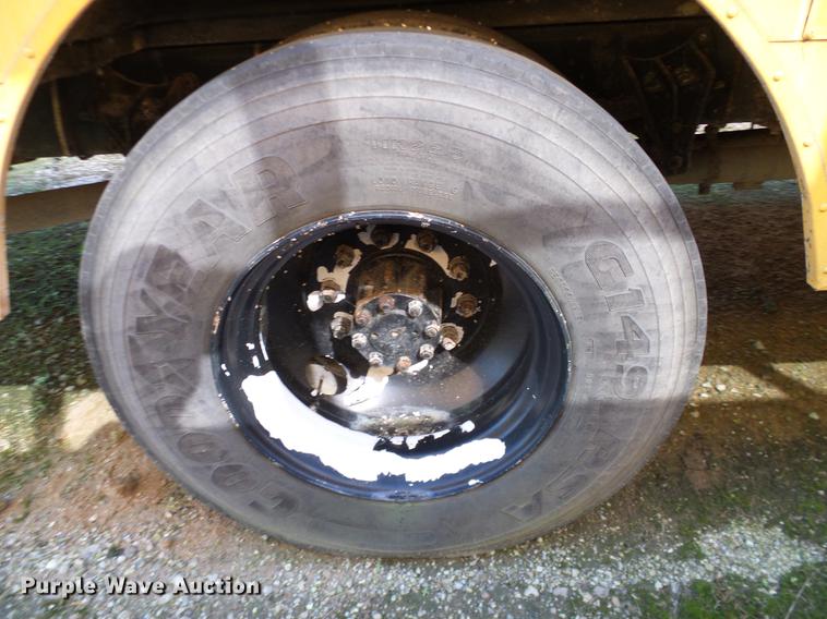 image for item DC7989 1990 International 3700 American Bus Corp. school bus