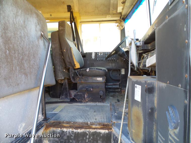 image for item DC7991 1998 International 3800 Thomas school bus