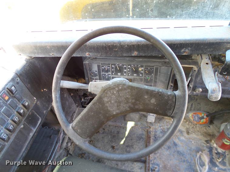 image for item DC7991 1998 International 3800 Thomas school bus