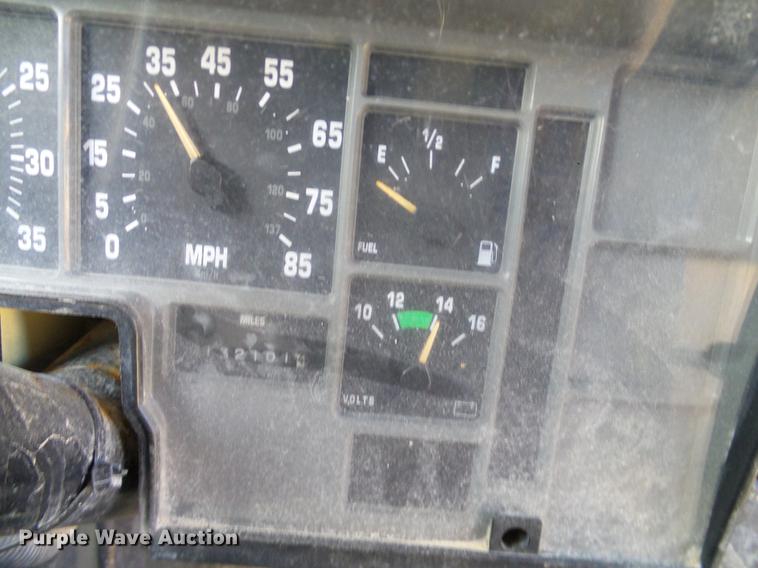 image for item DC7991 1998 International 3800 Thomas school bus