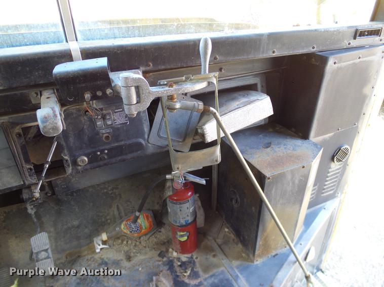 image for item DC7991 1998 International 3800 Thomas school bus