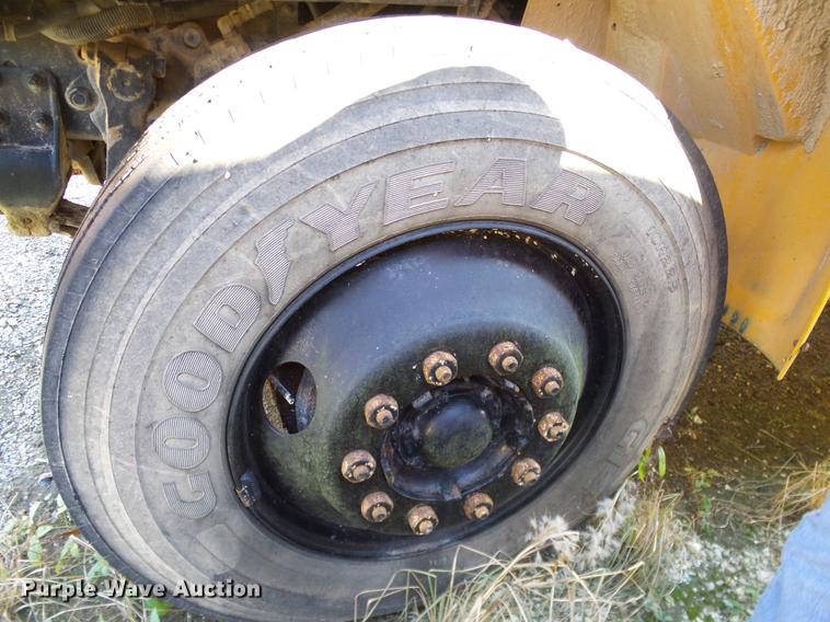 image for item DC7991 1998 International 3800 Thomas school bus