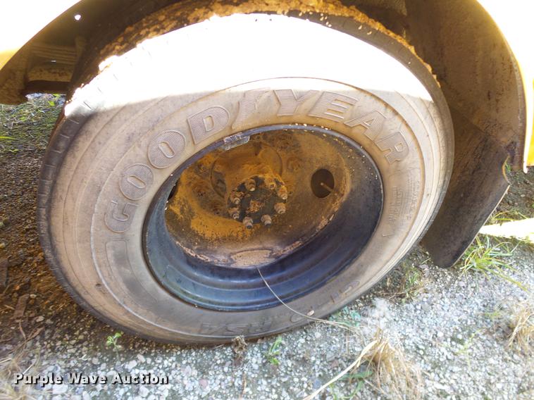 image for item DC7991 1998 International 3800 Thomas school bus