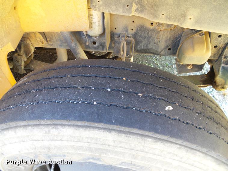 image for item DC7991 1998 International 3800 Thomas school bus