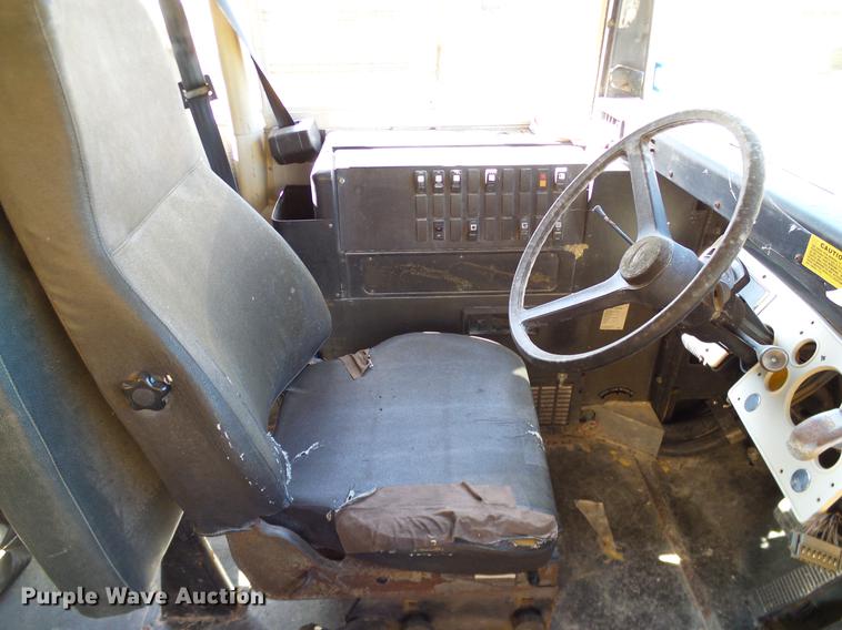 image for item DC7993 1997 Ford B800 Thomas school bus