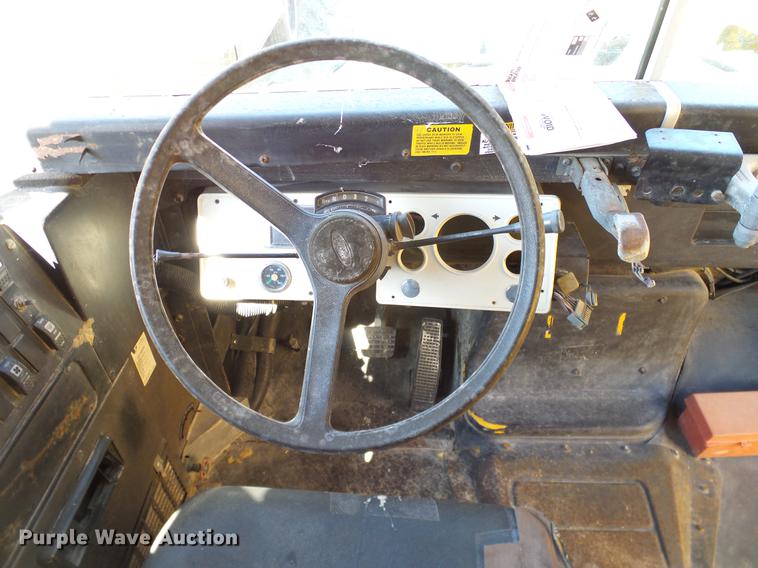 image for item DC7993 1997 Ford B800 Thomas school bus