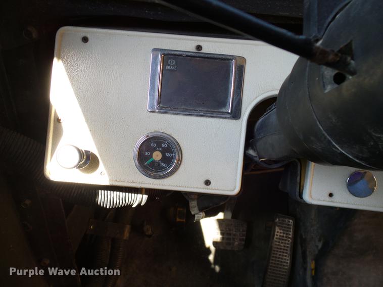 image for item DC7993 1997 Ford B800 Thomas school bus