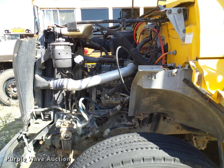 image for item DC7993 1997 Ford B800 Thomas school bus