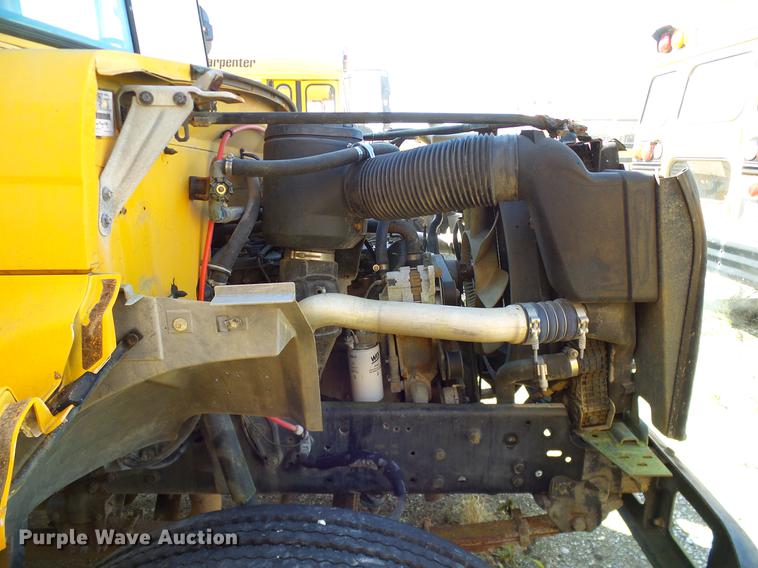 image for item DC7993 1997 Ford B800 Thomas school bus