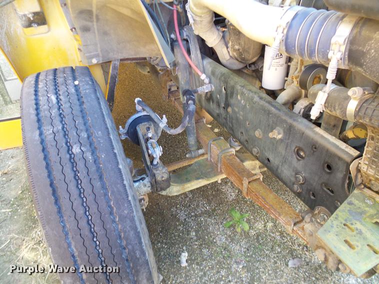 image for item DC7993 1997 Ford B800 Thomas school bus