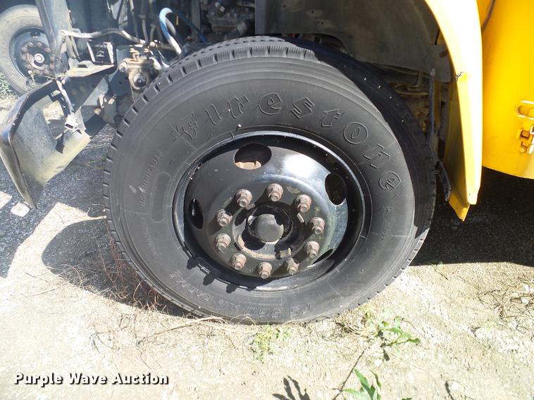 image for item DC7993 1997 Ford B800 Thomas school bus