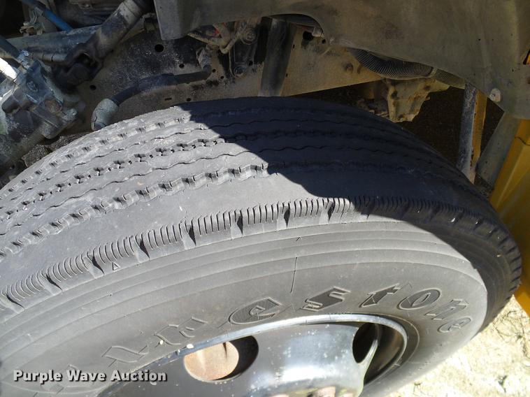 image for item DC7993 1997 Ford B800 Thomas school bus